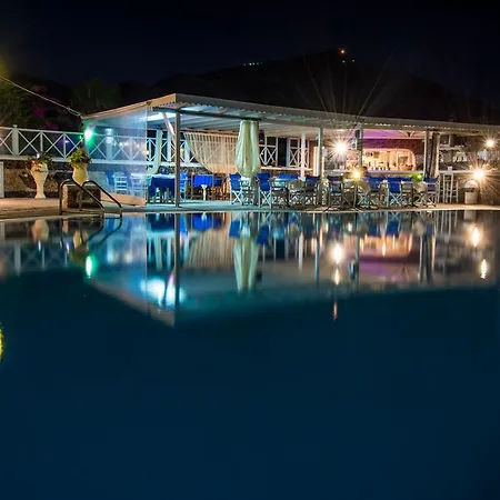 Ξενοδοχείο με διαμερίσματα Perivolos Sandy Village 3*
